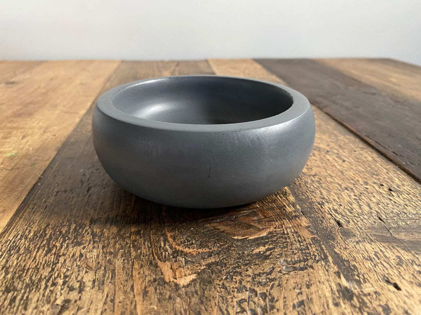 Concrete decorative bowl