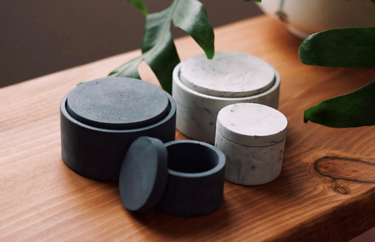 Concrete pot with lid