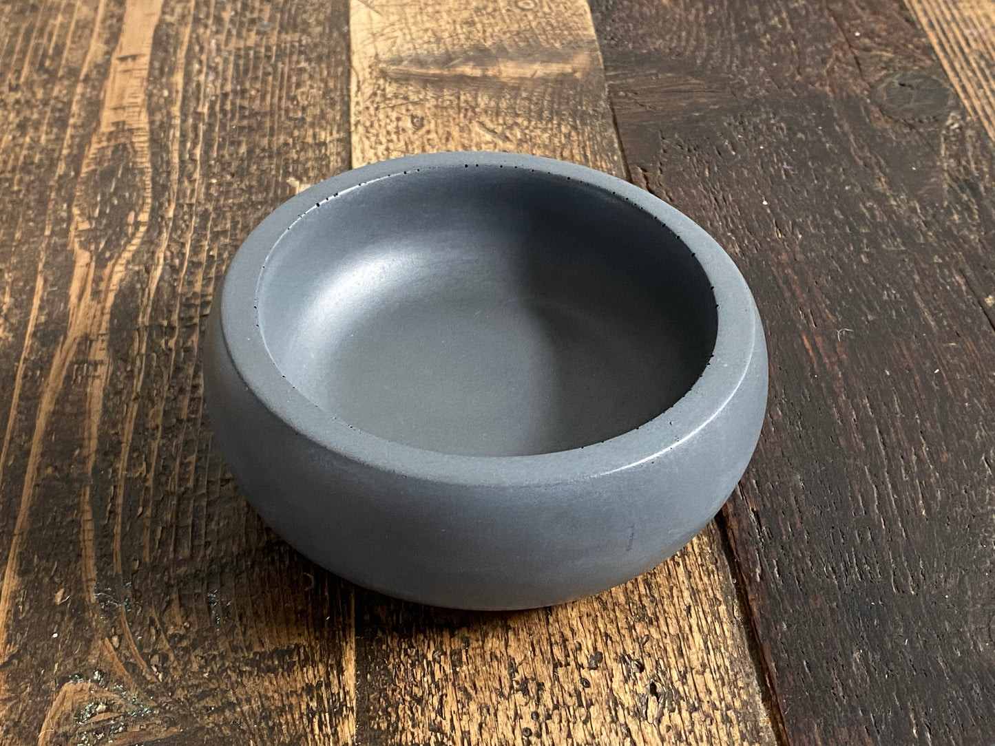 Concrete decorative bowl